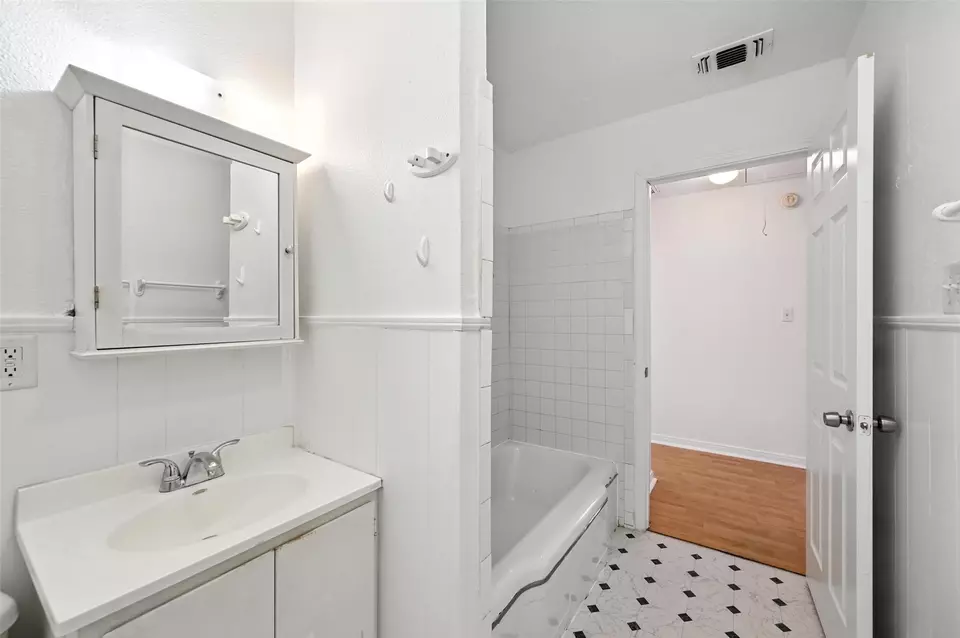 Bath - 3917 Lisbon St, Fort Worth, TX 76107 photo 1 of 2