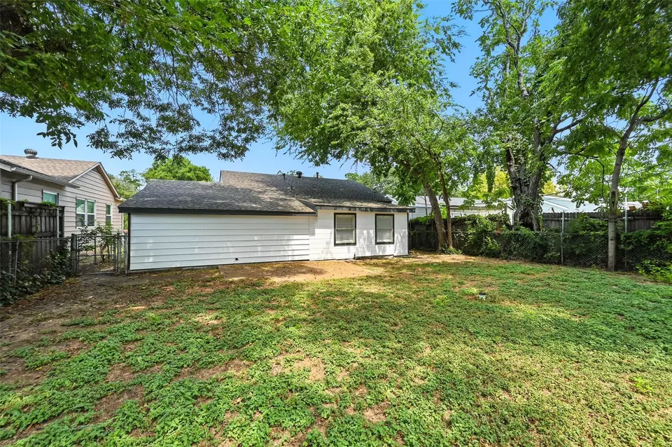 Exterior - 3917 Lisbon St, Fort Worth, TX 76107 photo 5 of 6