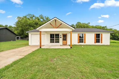 200 Alamo Dr, Mcgregor, TX 76657