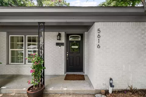 5616 S Schilder Dr, River Oaks, TX 76114