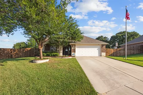 416 Hidden Lake Ct, Burleson, TX 76028