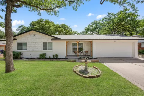 1225 King Dr, Bedford, TX 76022