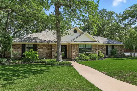 200 Bremen Dr, Hurst, TX 76054