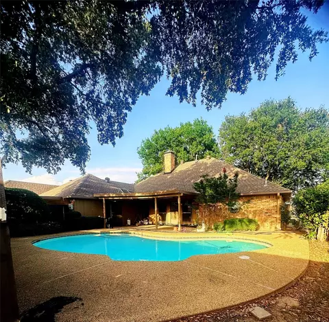 2911 Staffordshire Dr, Carrollton, TX 75007