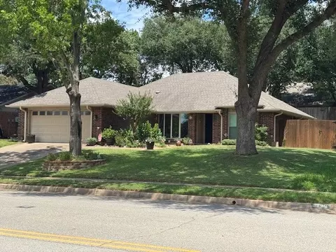 3704 Murphy Dr, Bedford, TX 76021