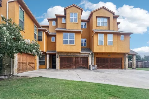 2690 Venice Dr #2, Grand Prairie, TX 75054