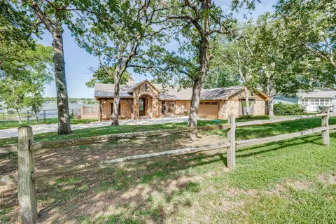 1230 Kiowa Dr E, Gainesville, TX 76240