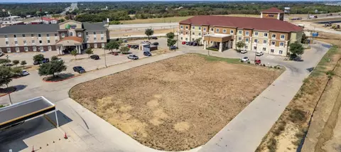 805 N Parkway Dr, Alvarado, TX 76009