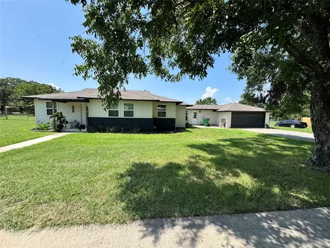 409 Mockingbird Ln, Chico, TX 76431