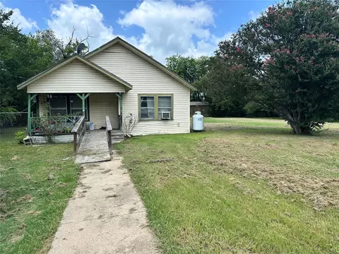 208 Charlie Dr, West Tawakoni, TX 75474