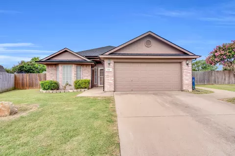 1006 Darren Dr, Burleson, TX 76028