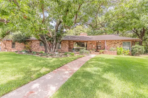 4200 Westmont Ct, Fort Worth, TX 76109