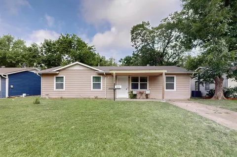 823 Collin Dr, Euless, TX 76039