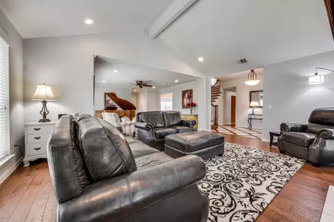 1113 Derbyshire Ln, Carrollton, TX 75007