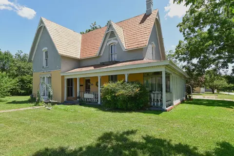 3925 Moulton St, Greenville, TX 75401