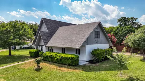 1723 W Doyle St, Granbury, TX 76048
