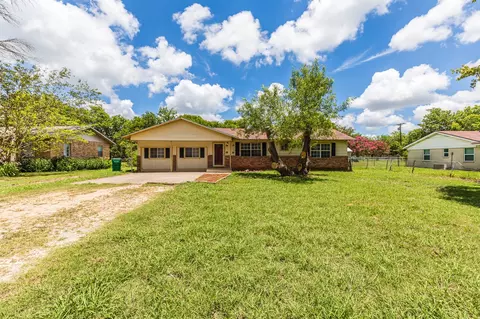 704 4th St, Eddy, TX 76524