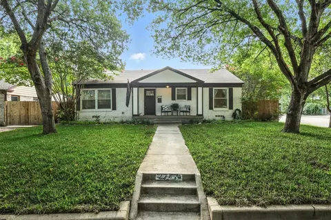 2749 Ryan Place Dr, Fort Worth, TX 76110