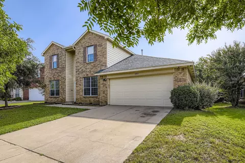 10713 Ivy Creek Ln, Fort Worth, TX 76140