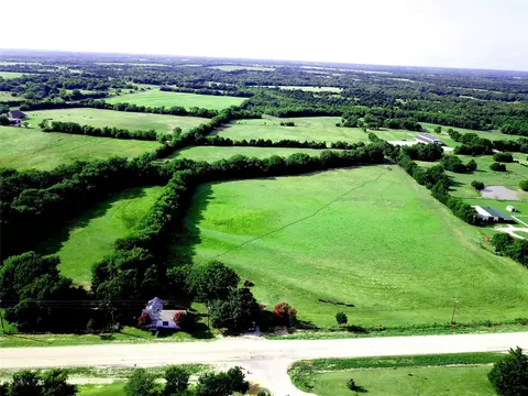 5187 Fm 121, Van Alstyne, TX 75495