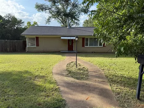 18 Sandy Ln, Palestine, TX 75801