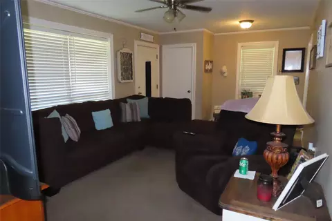 Living - 407 8th St SE, Springhill, LA 71075 photo 2 of 2
