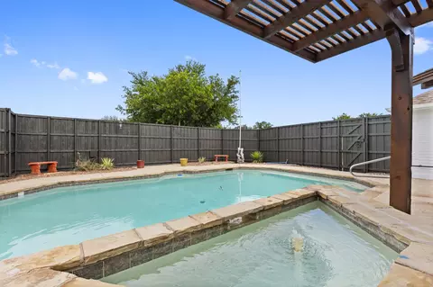 Exterior - 902 Sea Shell Dr, Mesquite, TX 75149 photo 4 of 6
