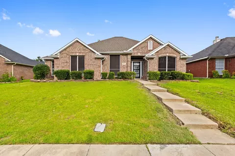 902 Sea Shell Dr, Mesquite, TX 75149