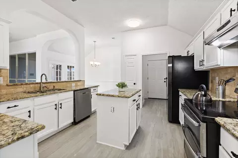 Kitchen - 902 Sea Shell Dr, Mesquite, TX 75149 photo 2 of 2