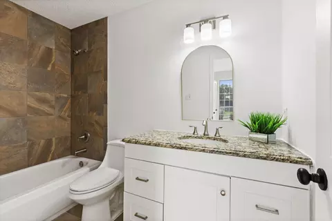 Bath - 902 Sea Shell Dr, Mesquite, TX 75149 photo 4 of 4