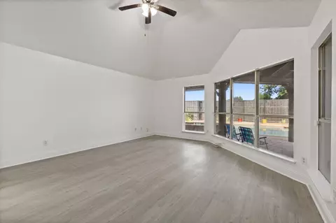 Living - 902 Sea Shell Dr, Mesquite, TX 75149 photo 3 of 4