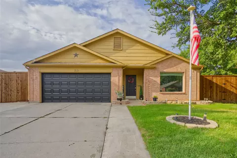 1013 Greenbend Dr, Denton, TX 76210