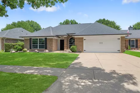 5503 Misty Crest Dr, Arlington, TX 76017