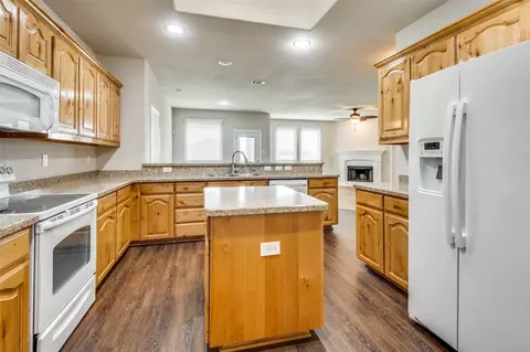1449 Elkford Ln, Justin, TX 76247