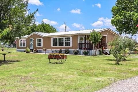 490 N Greenville Rd, Nevada, TX 75173