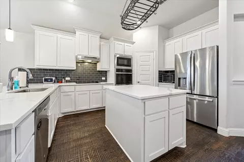 108 Dorothy Ct, Pilot Point, TX 76258 photo 9