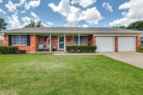 813 Irwin Dr, Hurst, TX 76053
