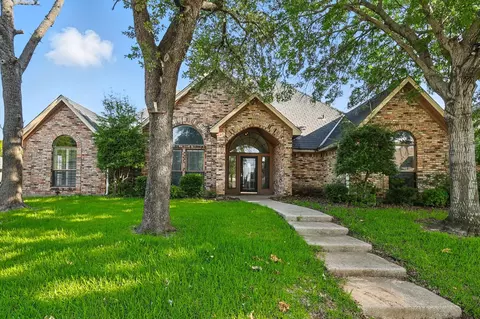 709 Trail Lake Dr, Euless, TX 76039