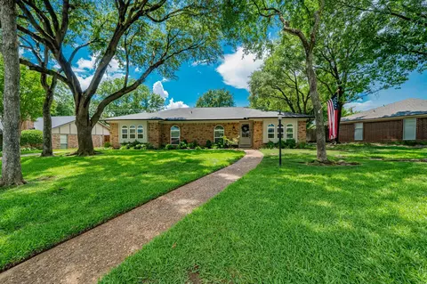 2533 Lakeview Dr, Bedford, TX 76021