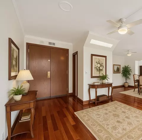 5150 Hidalgo St #701, Houston, TX 77056