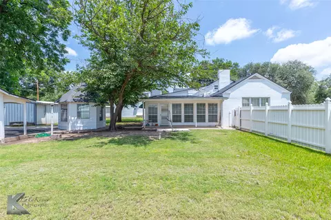 Exterior - 907 N Avenue G, Haskell, TX 79521 photo 3 of 5