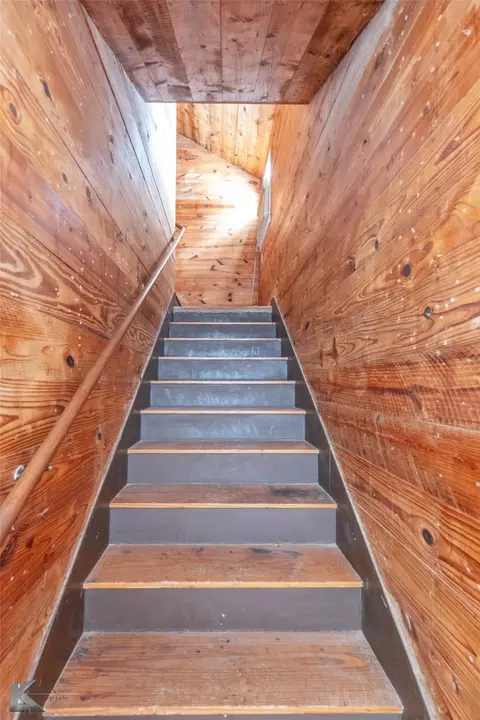 Entry Way - 907 N Avenue G, Haskell, TX 79521 photo 2 of 3