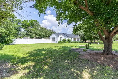 Exterior - 907 N Avenue G, Haskell, TX 79521 photo 1 of 5