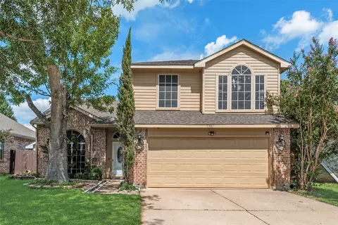 5301 Manhassett Dr, Arlington, TX 76018