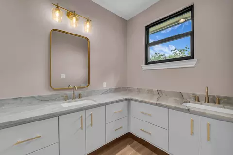 Bath - 36 Carriage Sq, Waco, TX 76708 photo 7 of 7