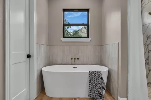 Bath - 36 Carriage Sq, Waco, TX 76708 photo 4 of 7