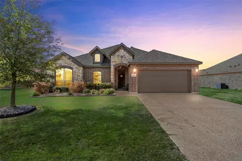 248 Woodhaven Trl, Mcgregor, TX 76657
