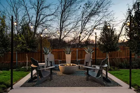 2235 Shady Elm Rd, Midlothian, TX 76065