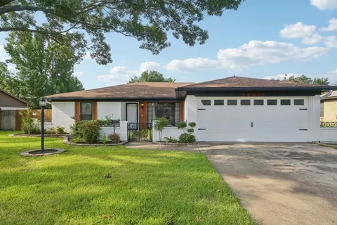 8432 Glenann Dr, North Richland Hills, TX 76182