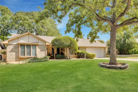 5210 Rustle Leaf Dr, Arlington, TX 76017